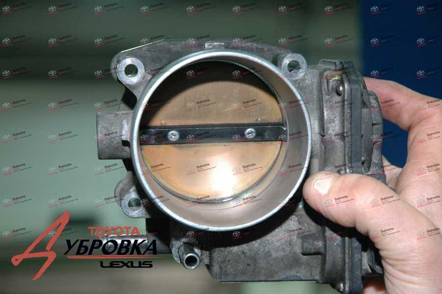 Дроссельный узел Lexus LX 570 после очистки
