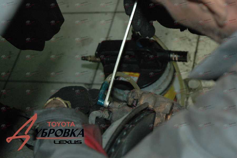 Lexus LX 570 Обслуживание тормозной системы