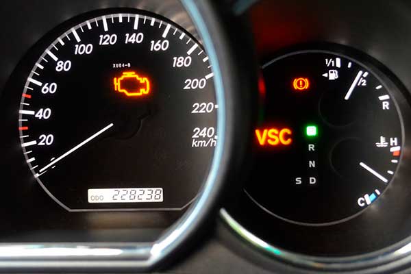 Загорелся индикатор Check Engine на Lexus